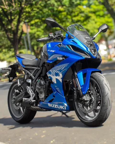 SUZUKI GSX-8R