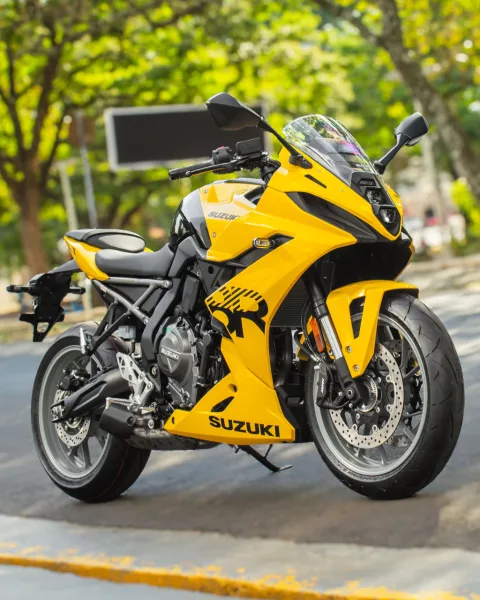 SUZUKI GSX-8R