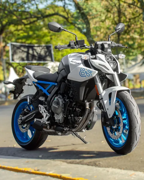 SUZUKI GSX-8S