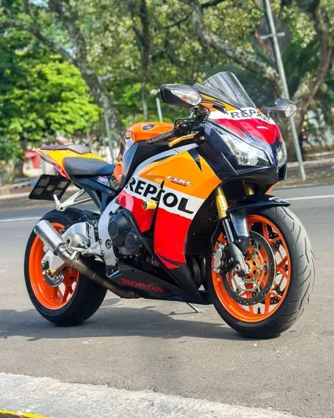 HONDA CBR 1000 RR FIREBLADE