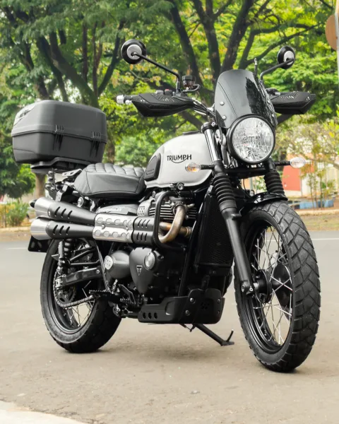 TRIUMPH STREET SCRAMBLER 900CC