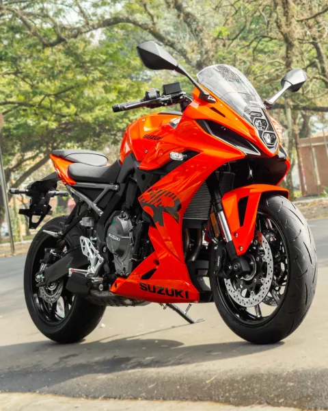 SUZUKI GSX-8R